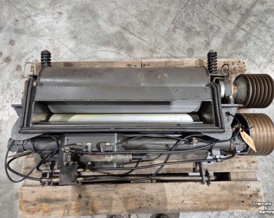 Claas Korrelkneuzer type M voor 494/496/497/498 met nieuwe rollen